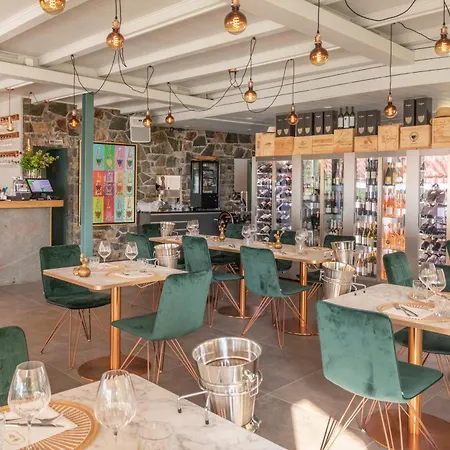 Riva Club I Boutique I Restaurant فندق