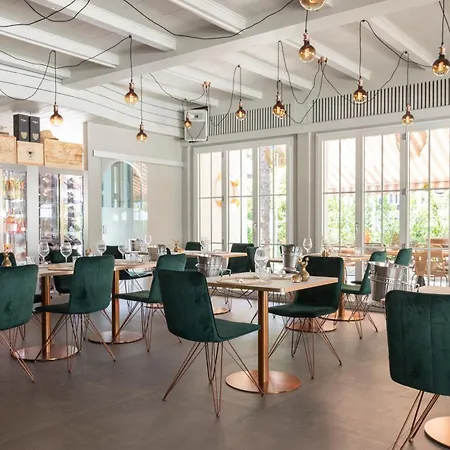 Riva Club I Boutique I Restaurant فندق Gambarogno